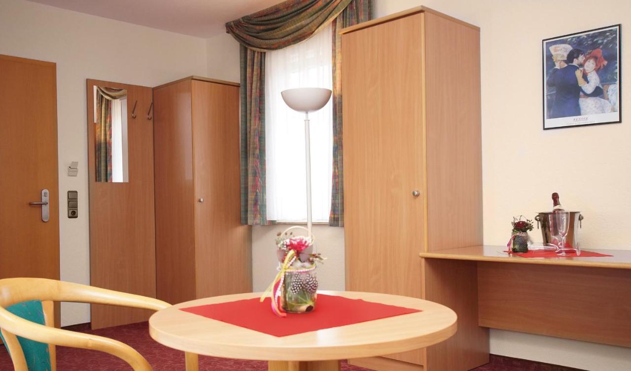 Hotel & Restaurant "Zur Linde" Spergau 外观 照片